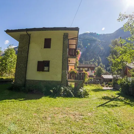 Cozy Holiday In Poutaz Near Ski Area בית נופש Antey-Saint-André
