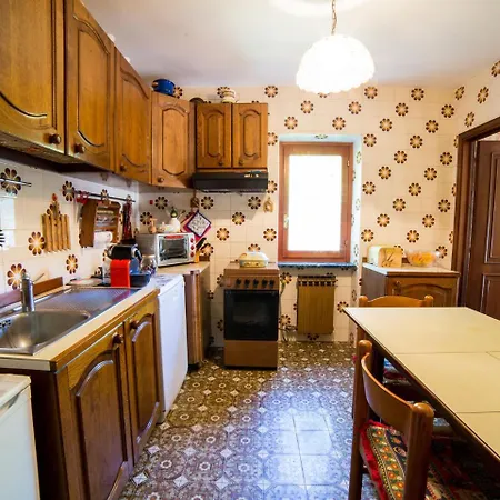 Cozy Holiday In Poutaz Near Ski Area Antey-Saint-André